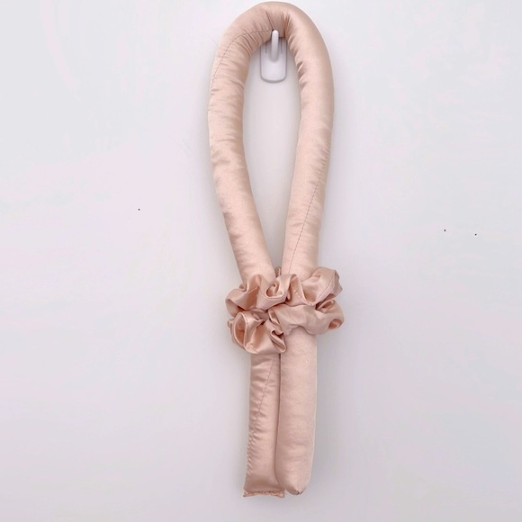 Pink Satin Heatless Curler with Scrunchies - Picture 1 of 1